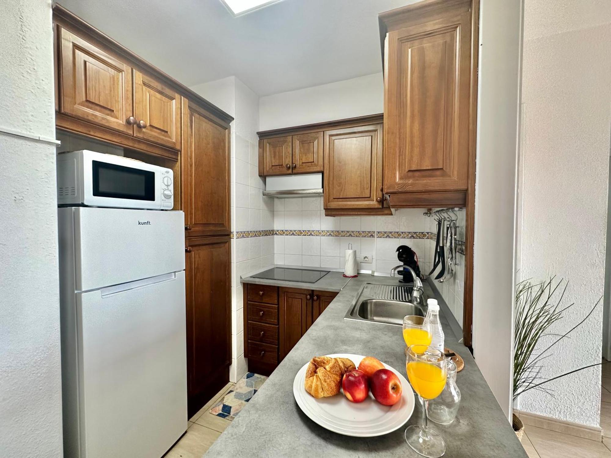 Sunbeach Apartment 아로나 외부 사진